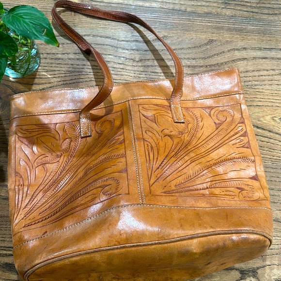 Hand tooled Embossed leather Bag - Picture 10 of 10